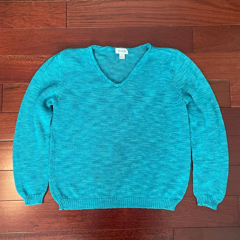 River women’s knitted v-neck sweater size S